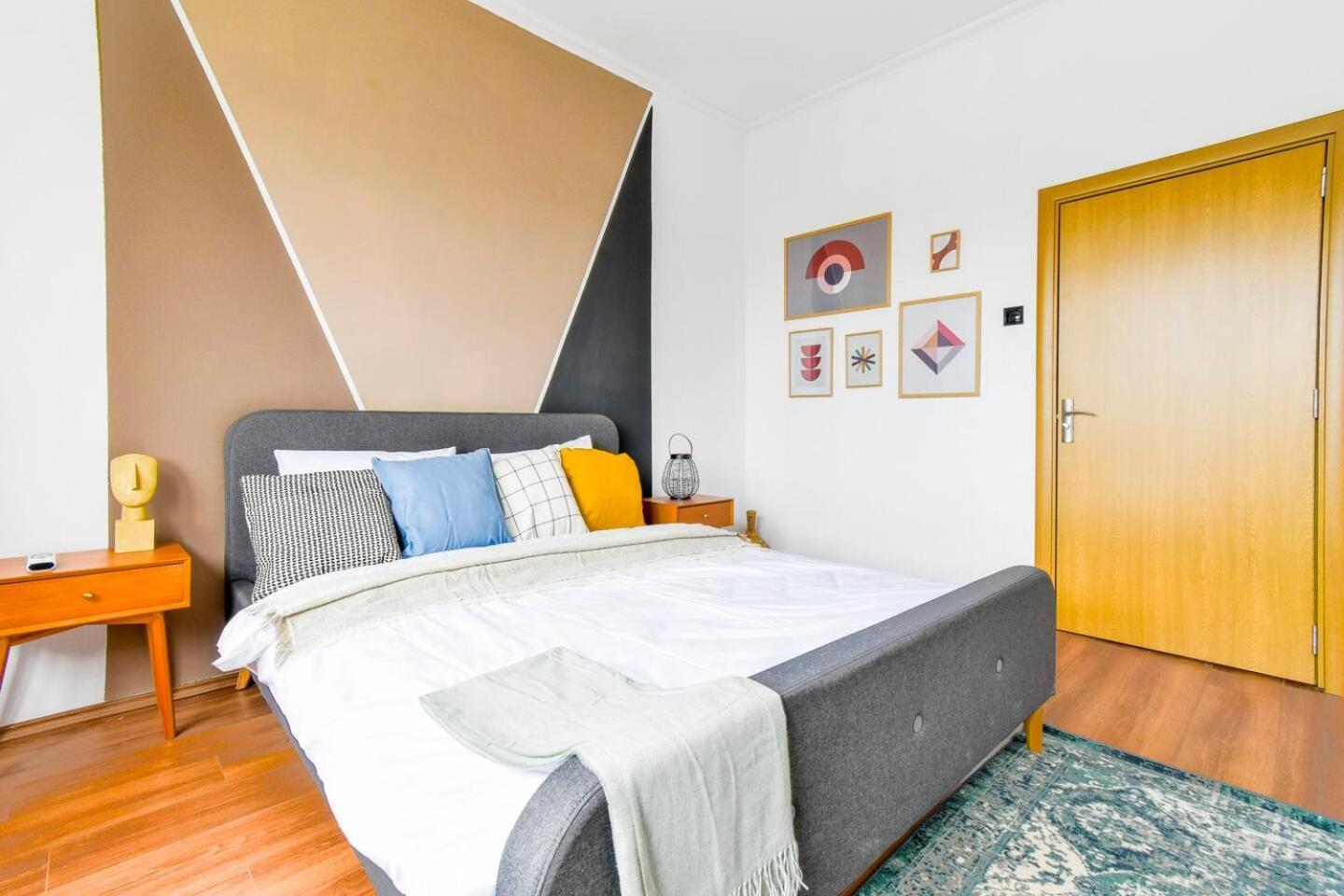 Super Fresh! 3Bdr Apartment In Sofia Center'S Artistic Area Extérieur photo