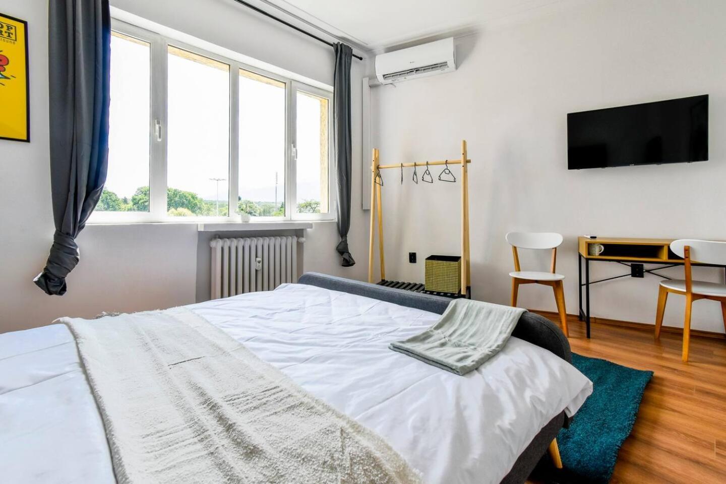 Super Fresh! 3Bdr Apartment In Sofia Center'S Artistic Area Extérieur photo